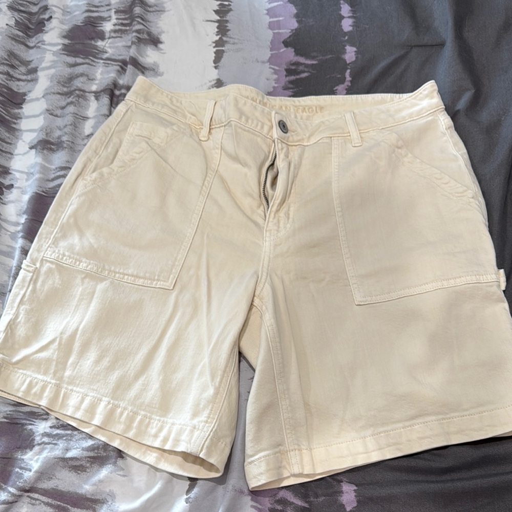 American Eagle Outfitters Cream Cargo Shorts Relaxed Fit